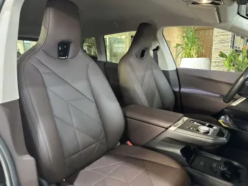 BMW iX 40 xDrive AHK LED Leder R.Cam Navi PDC SHZ