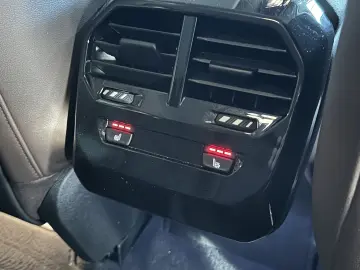 BMW iX 40 xDrive AHK LED Leder R.Cam Navi PDC SHZ