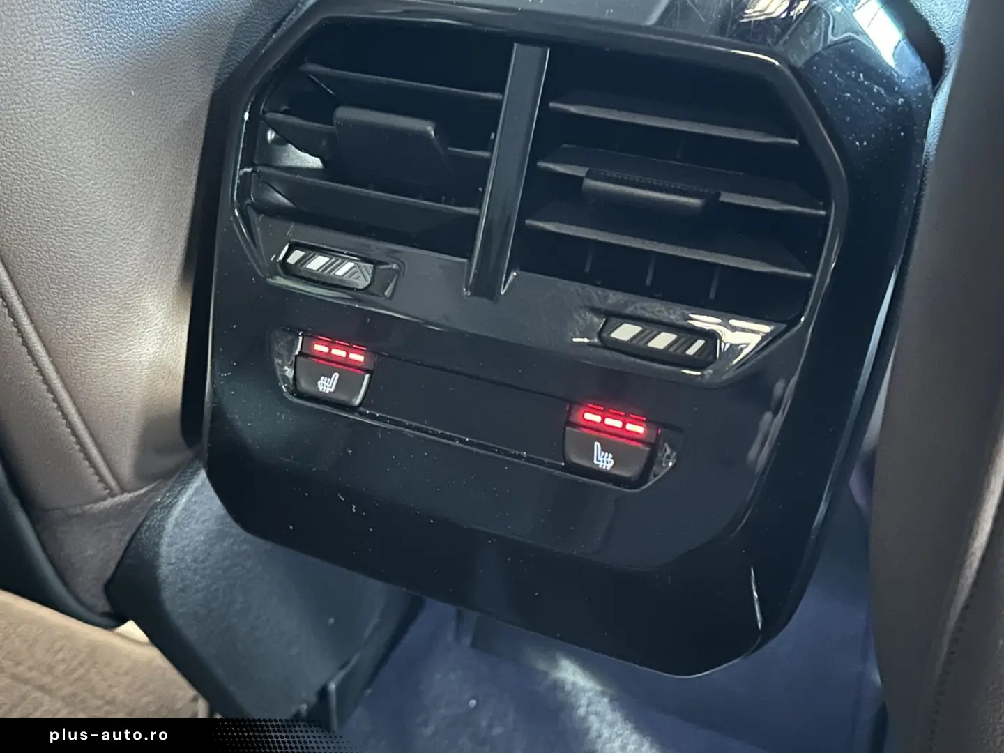 BMW iX 40 xDrive AHK LED Leder R.Cam Navi PDC SHZ