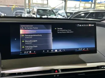 BMW iX 40 xDrive AHK LED Leder R.Cam Navi PDC SHZ