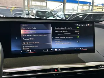 BMW iX 40 xDrive AHK LED Leder R.Cam Navi PDC SHZ