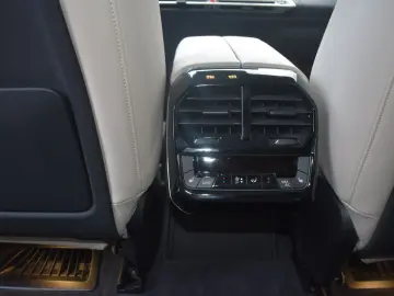 BMW iX xDrive40 Sportpaket HK HiFi DAB Pano.Dach