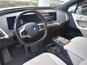 BMW iX xDrive40 Sportpaket HK HiFi DAB Pano.Dach