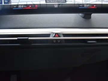 BMW iX xDrive40 Sportpaket HK HiFi DAB Pano.Dach