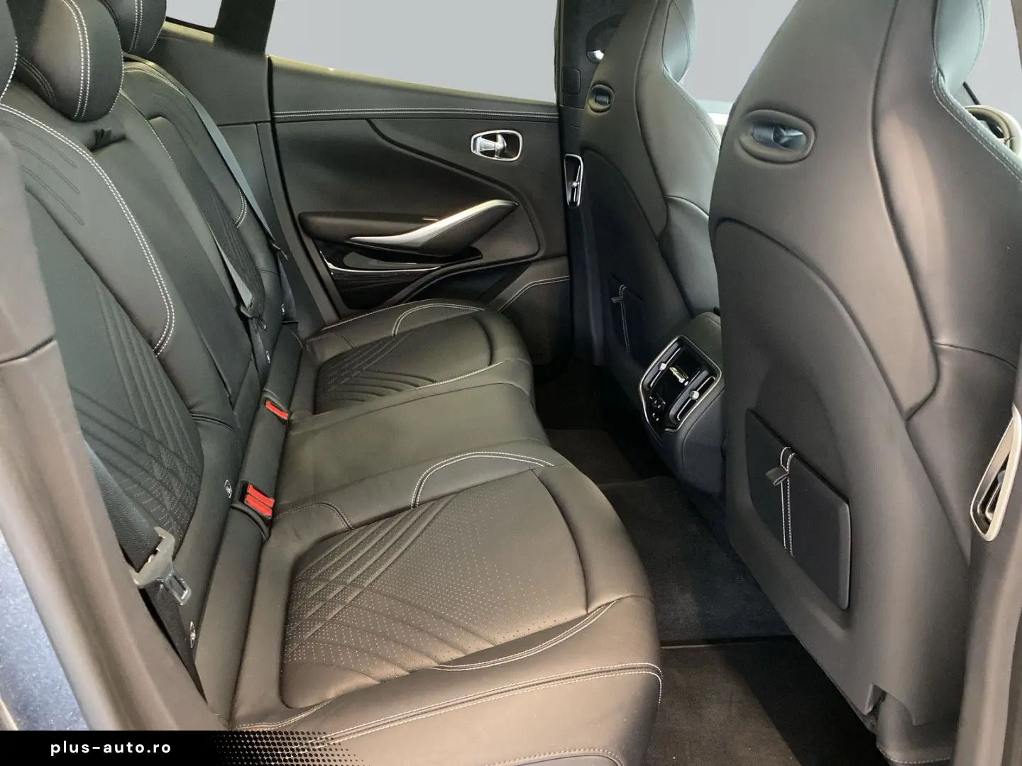 ASTON MARTIN DBX 4.0 V8  360   Pano  4xSitzhzg  ACC  23