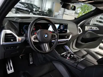 BMW XM 50e AHK Autobahnass