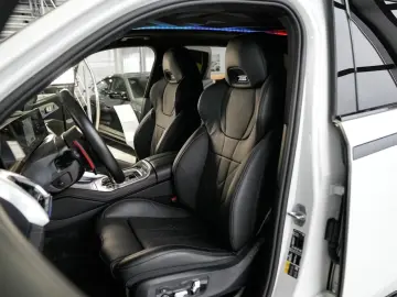 BMW XM 50e AHK Autobahnass