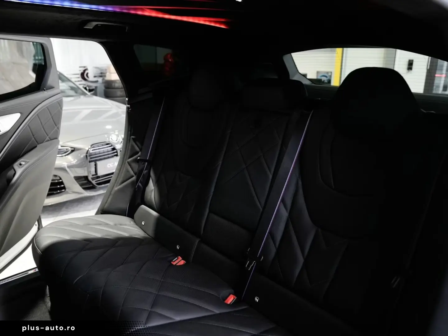 BMW XM 50e AHK Autobahnass