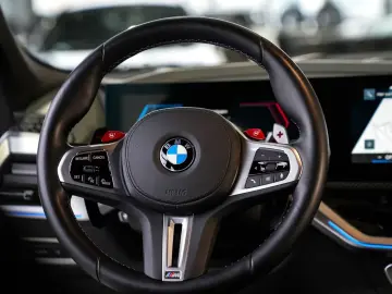 BMW XM 50e AHK Autobahnass