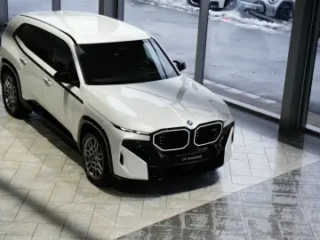 BMW XM 50e AHK Autobahnass