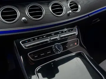 Mercedes-Benz E 220 D 4Matic