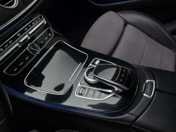 Mercedes-Benz E 220 D 4Matic