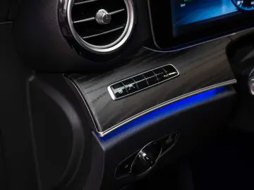 Mercedes-Benz E 220 D 4Matic