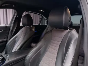 Mercedes-Benz E 220 D 4Matic