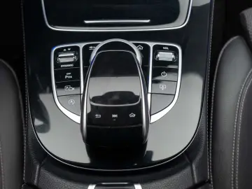 Mercedes-Benz E 220 D 4Matic