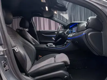 Mercedes-Benz E 220 D 4Matic