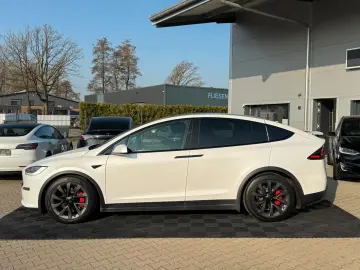 TESLA MODEL X PLAID   HARWARE 4   YOKE   6SEAT   22