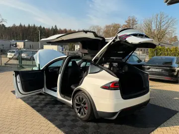 TESLA MODEL X PLAID   HARWARE 4   YOKE   6SEAT   22