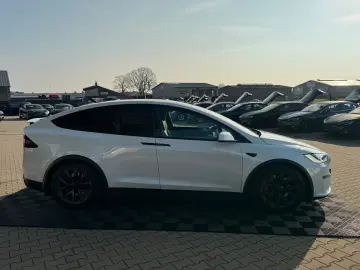 TESLA MODEL X PLAID   HARWARE 4   YOKE   6SEAT   22