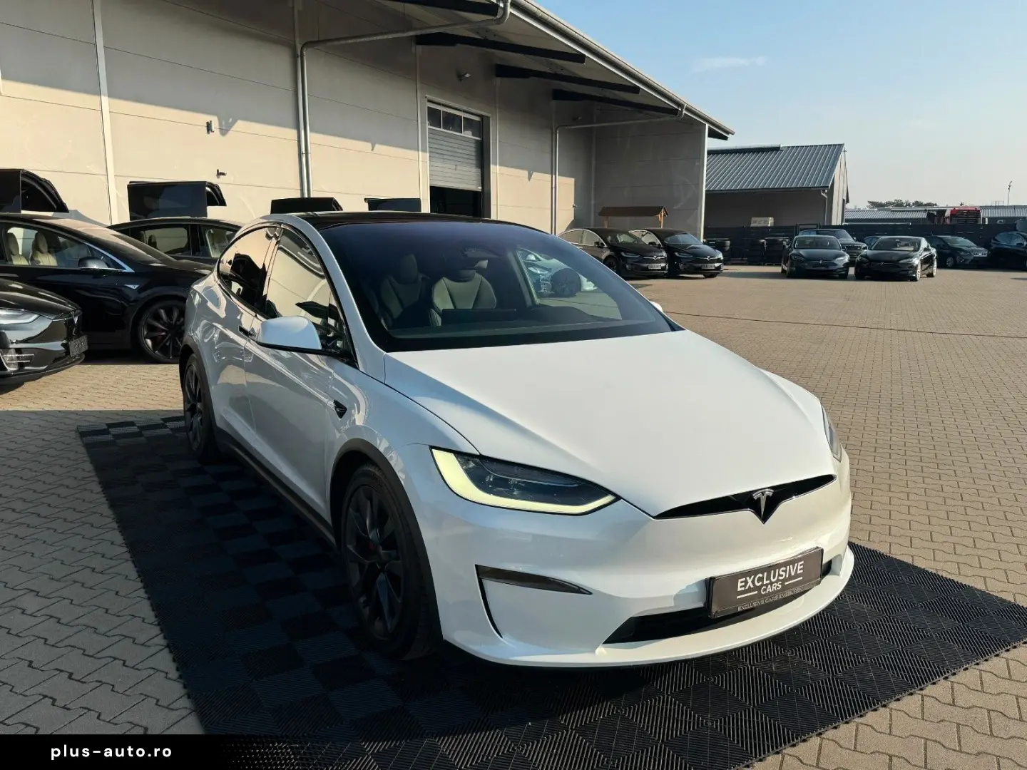 TESLA MODEL X PLAID   HARWARE 4   YOKE   6SEAT   22