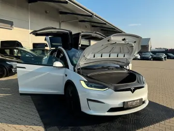 TESLA MODEL X PLAID   HARWARE 4   YOKE   6SEAT   22
