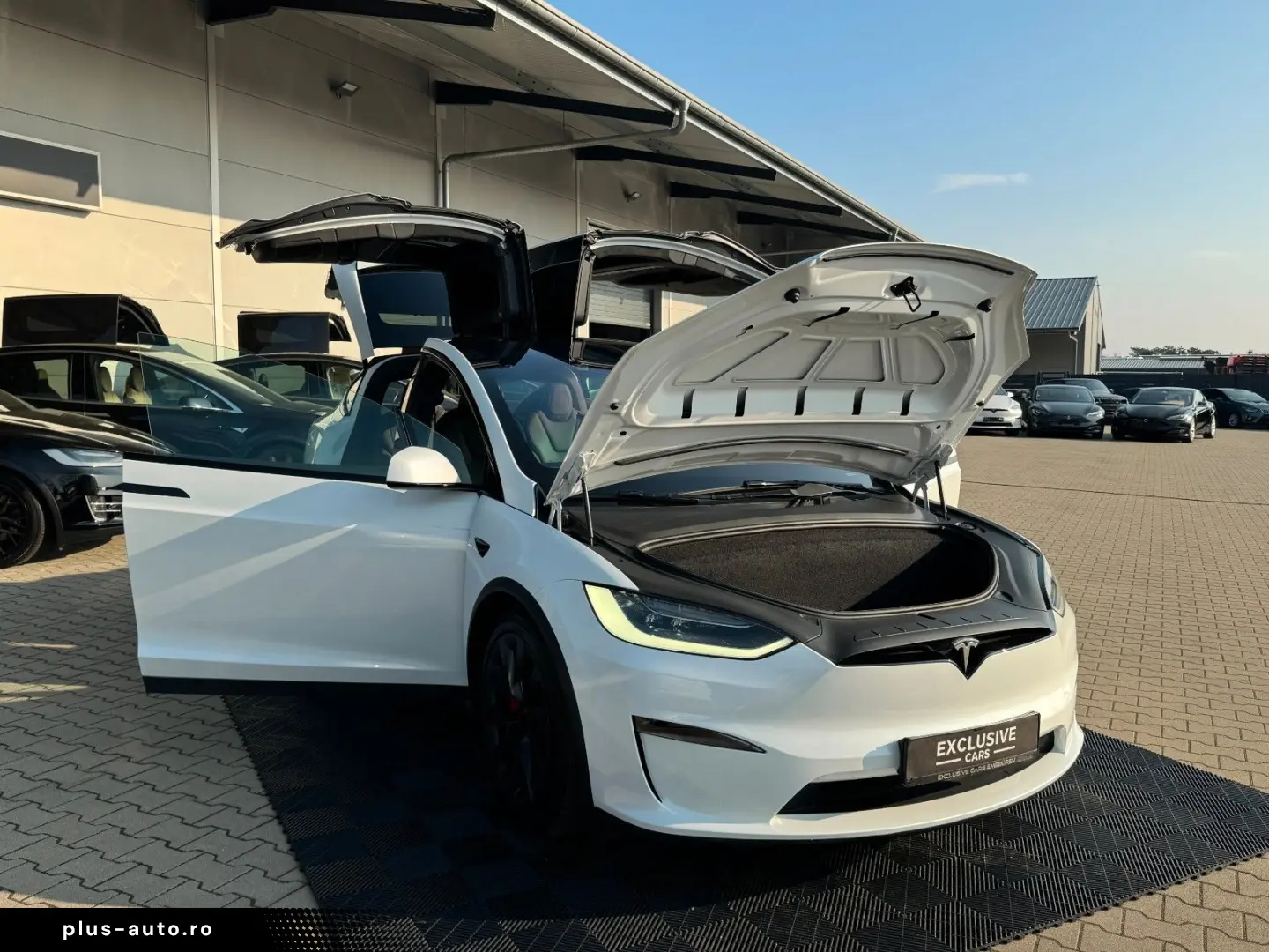 TESLA MODEL X PLAID   HARWARE 4   YOKE   6SEAT   22