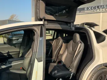 TESLA MODEL X PLAID   HARWARE 4   YOKE   6SEAT   22