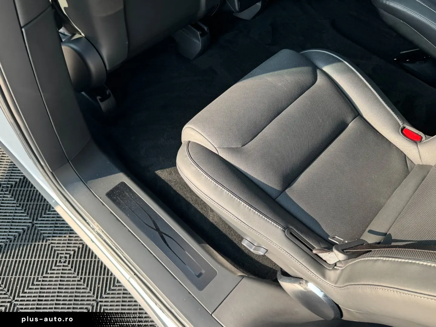 TESLA MODEL X PLAID   HARWARE 4   YOKE   6SEAT   22