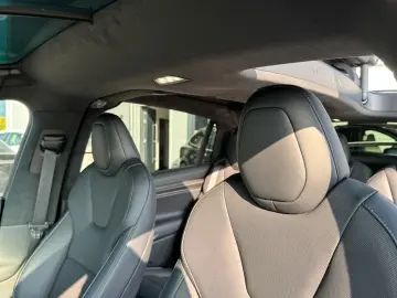 TESLA MODEL X PLAID   HARWARE 4   YOKE   6SEAT   22