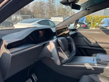 TESLA MODEL X PLAID   HARWARE 4   YOKE   6SEAT   22