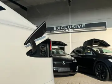 TESLA MODEL X PLAID   HARWARE 4   YOKE   6SEAT   22