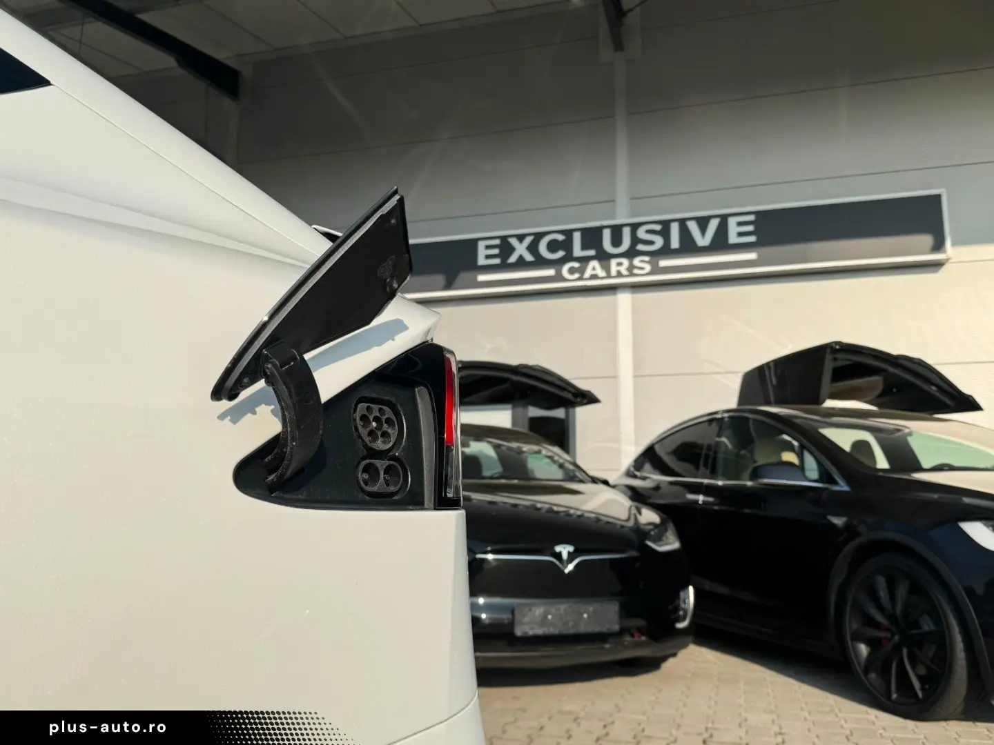 TESLA MODEL X PLAID   HARWARE 4   YOKE   6SEAT   22