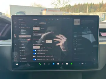 TESLA MODEL X PLAID   HARWARE 4   YOKE   6SEAT   22