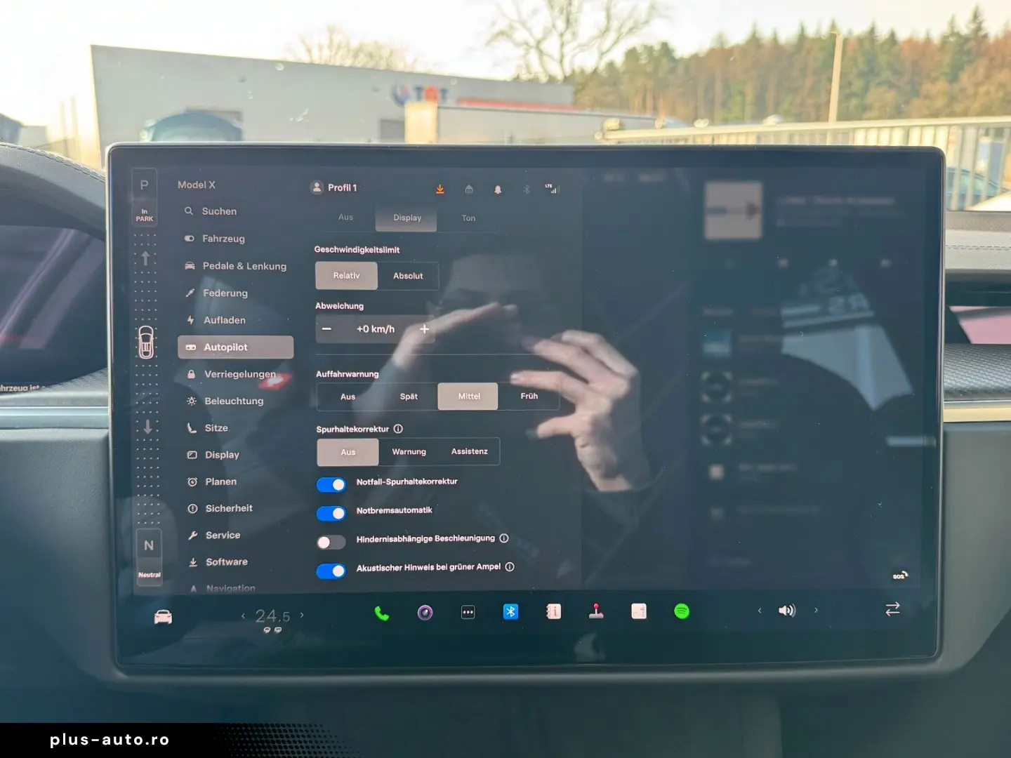 TESLA MODEL X PLAID   HARWARE 4   YOKE   6SEAT   22
