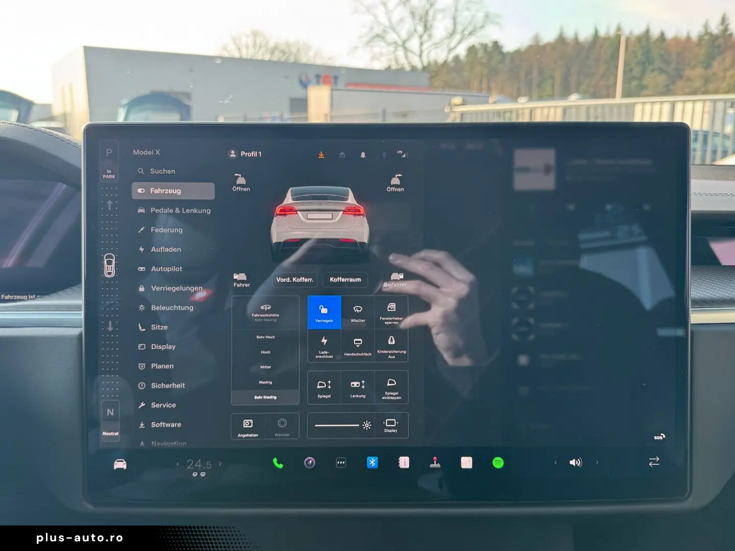 TESLA MODEL X PLAID   HARWARE 4   YOKE   6SEAT   22
