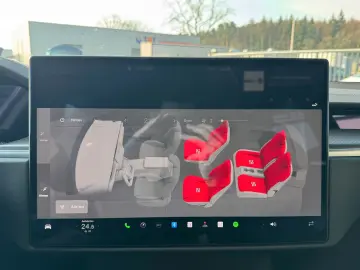 TESLA MODEL X PLAID   HARWARE 4   YOKE   6SEAT   22