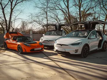 TESLA MODEL X PLAID   HARWARE 4   YOKE   6SEAT   22