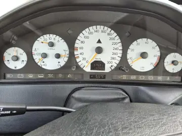 Mercedes-Benz SL-Class 500 V8