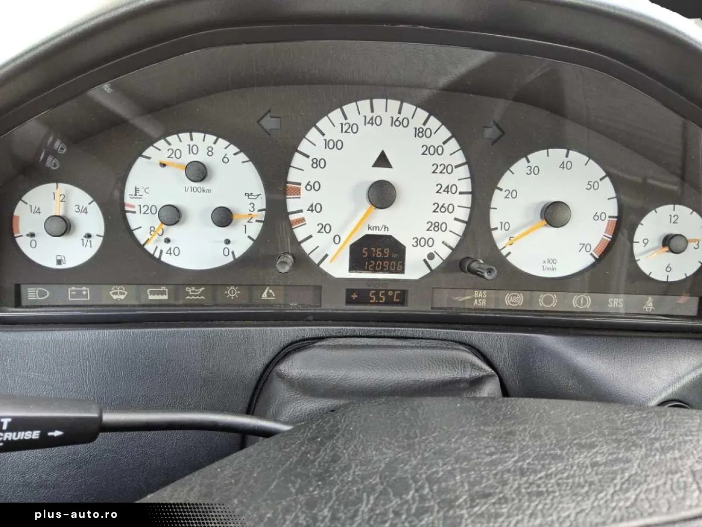 Mercedes-Benz SL-Class 500 V8