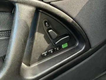 Mercedes-Benz SL-Class 500 V8