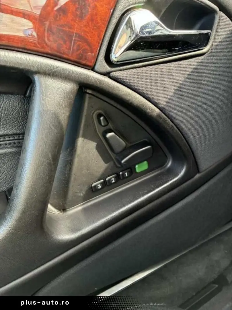 Mercedes-Benz SL-Class 500 V8