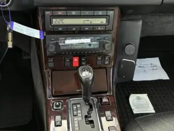 Mercedes-Benz SL-Class 500 V8