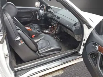 Mercedes-Benz SL-Class 500 V8