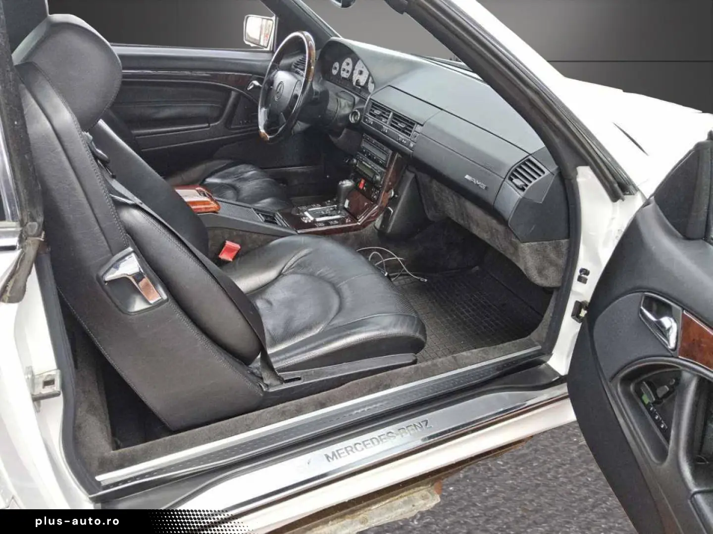 Mercedes-Benz SL-Class 500 V8