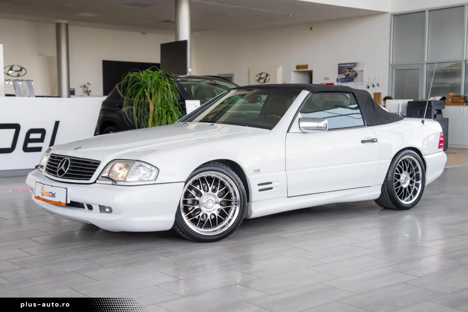 Mercedes-Benz SL-Class 500 V8