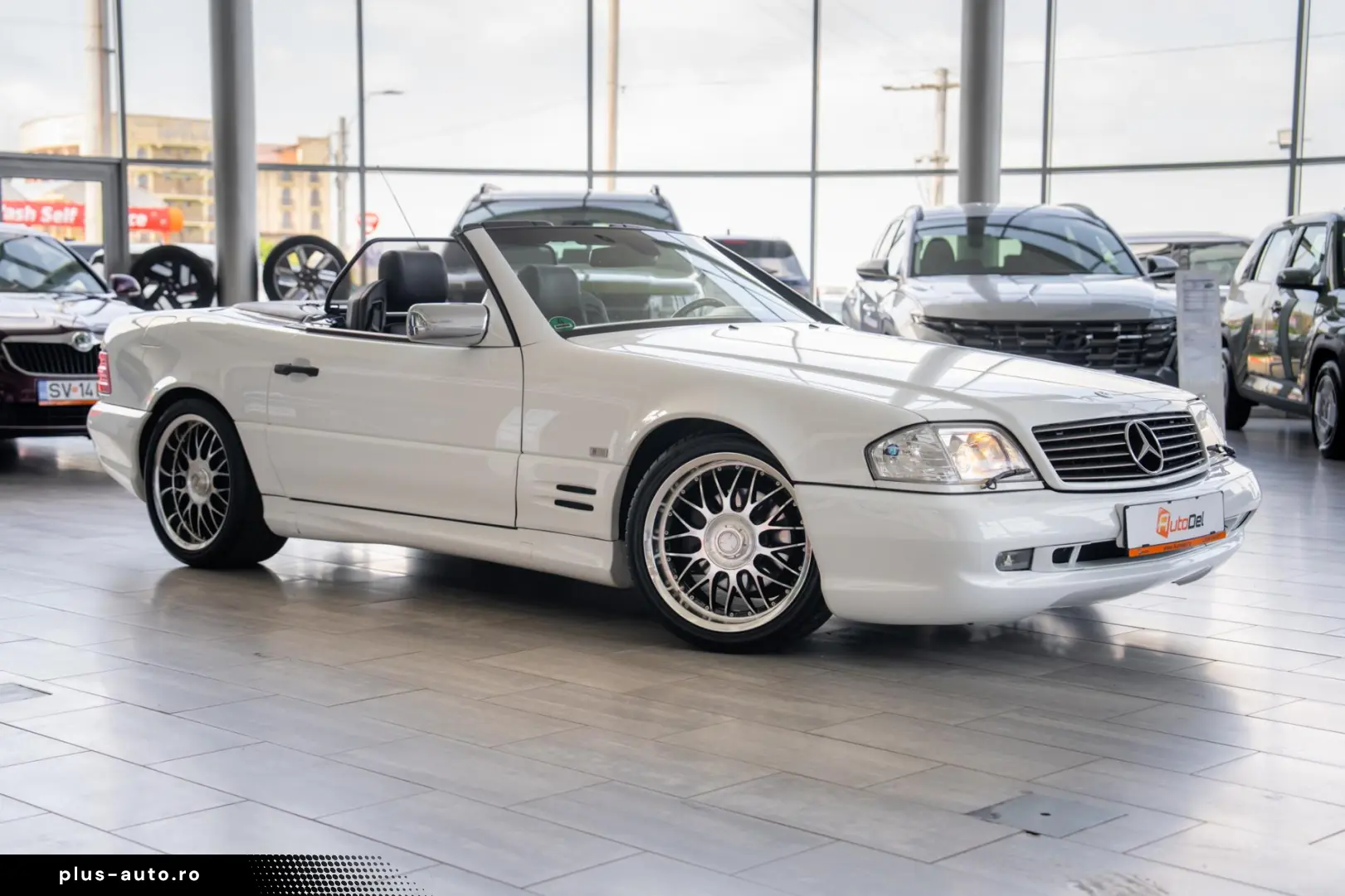 Mercedes-Benz SL-Class 500 V8