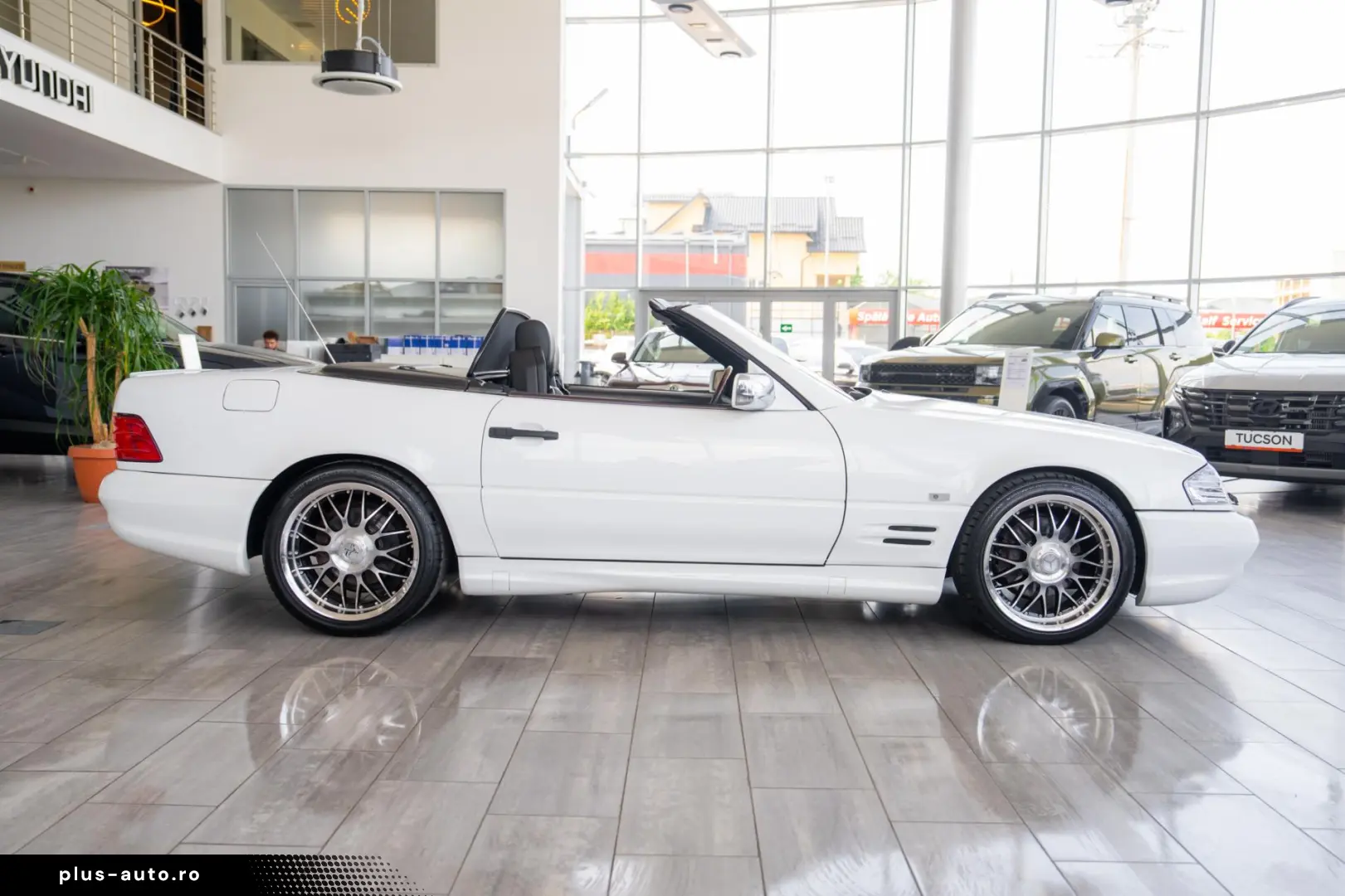 Mercedes-Benz SL-Class 500 V8