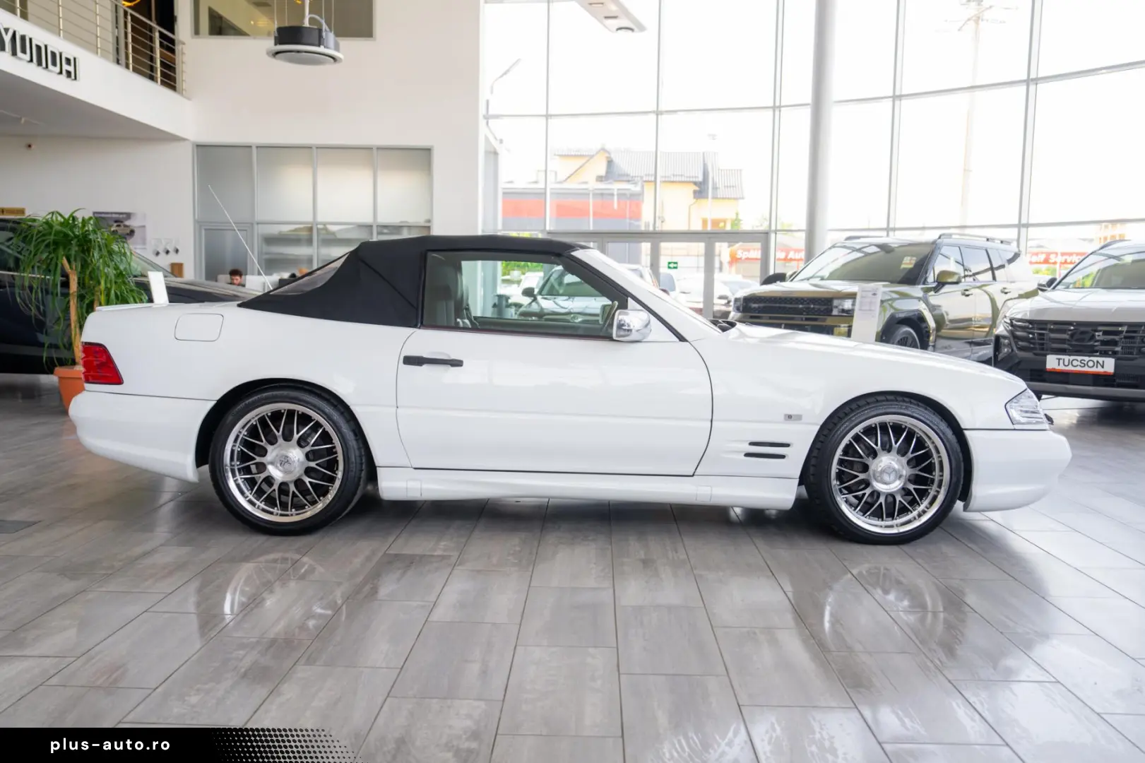 Mercedes-Benz SL-Class 500 V8