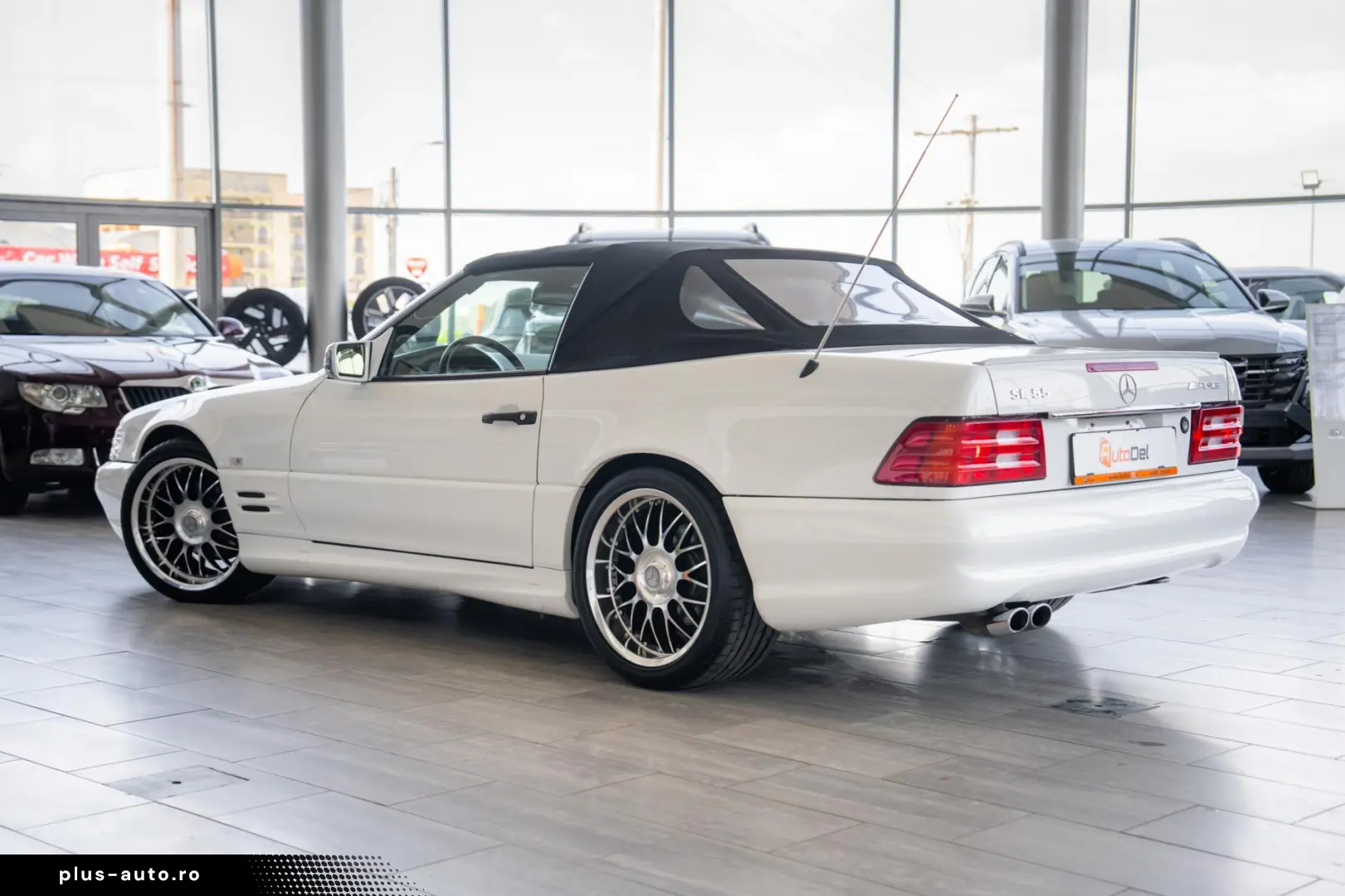 Mercedes-Benz SL-Class 500 V8