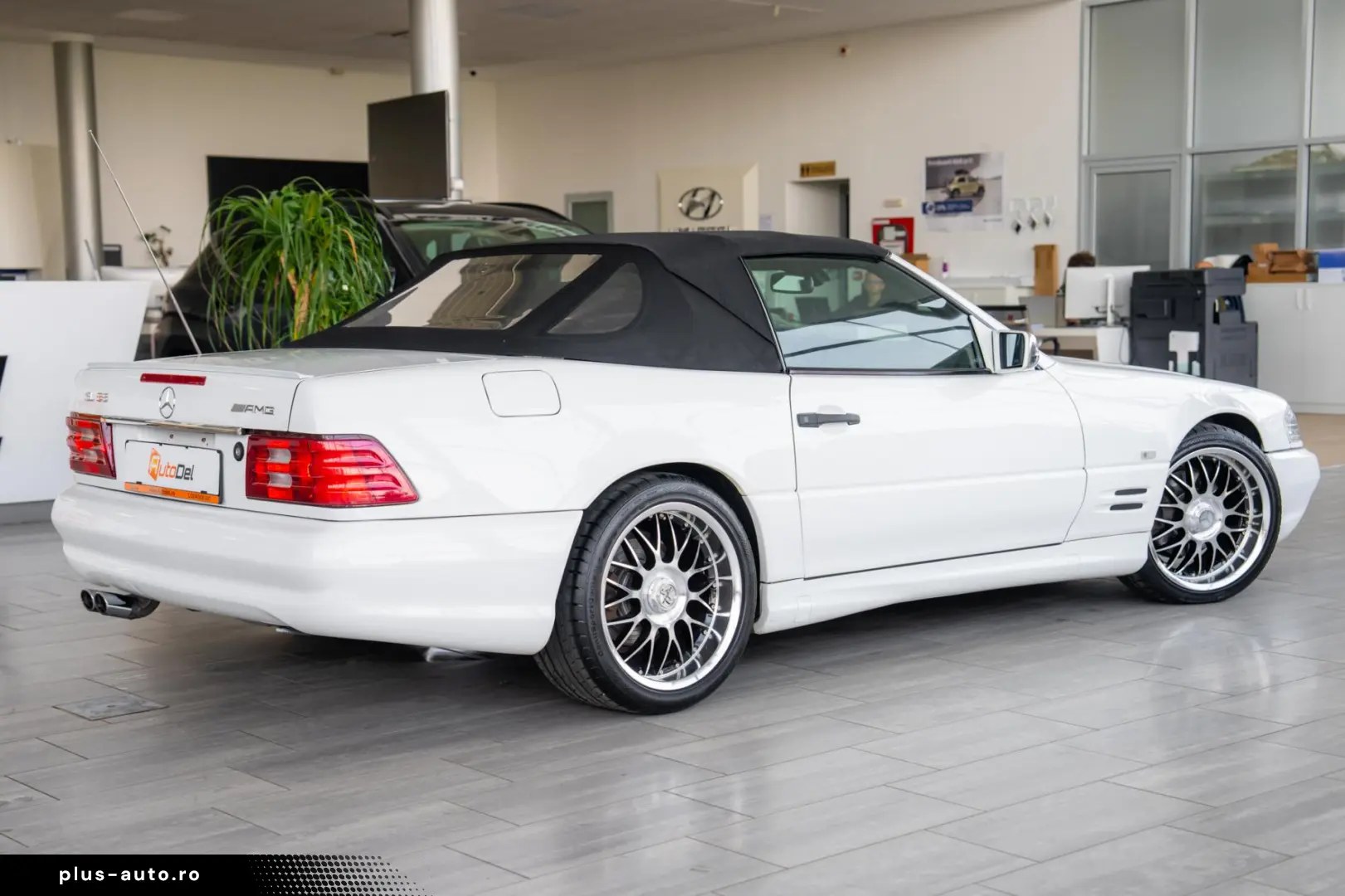 Mercedes-Benz SL-Class 500 V8